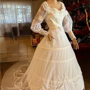 Vintage Union-Made Lace Wedding Dress – Restoration / Costume / Design Piece